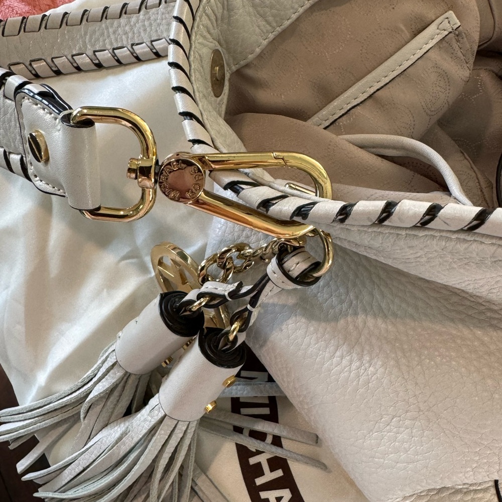 Michael Kors Crossbody Large/Med size handbag. Excellent! LOOK. With Dust Bag! - Picture 8 of 9